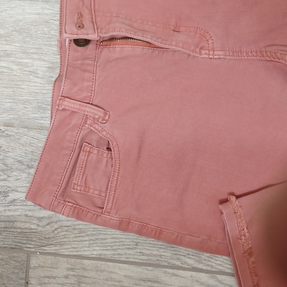 So distressed high rise cropped jeans size 13/31w peach colored - Picture 4 of 9
